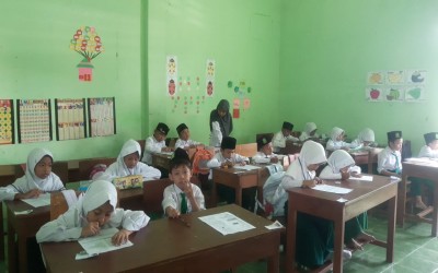 MI Tarbiyatut Thullab Melaksanakan Kegiatan Sumatif Akhir Tahun (SAT)